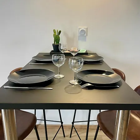 Les Halles 2 - - Lumineux - Spacieux - Fibre Appartement